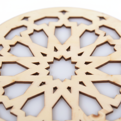 Detalle del patrón de estrella de 12 puntas de la Celosía Tāj en madera natural 2 mm
